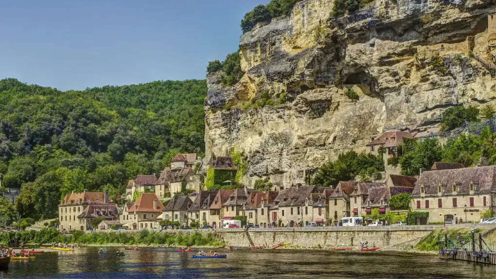 All You Need to Know About Canoeing in Dordogne - La Perle de Domme