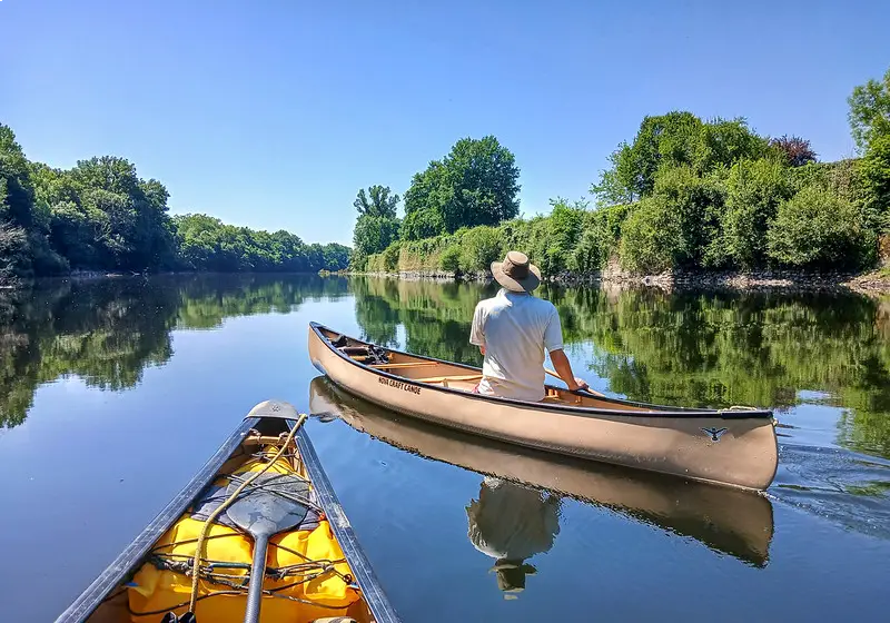 A man canoeing along the Dordogne River