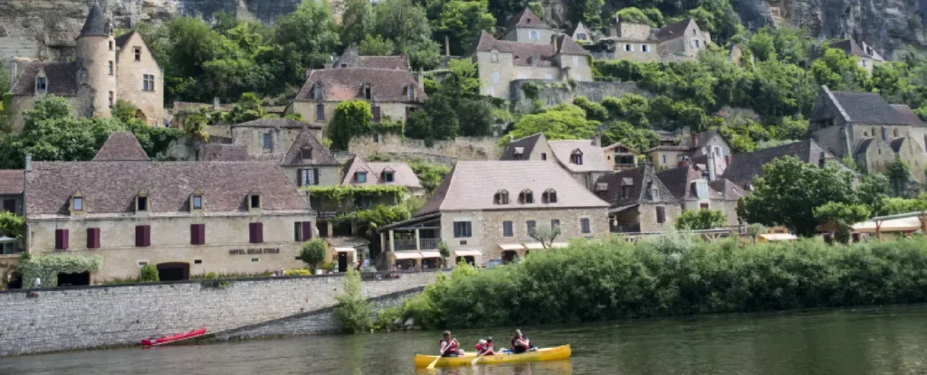Canoeing-dordogne-river-la-perle-de-domme