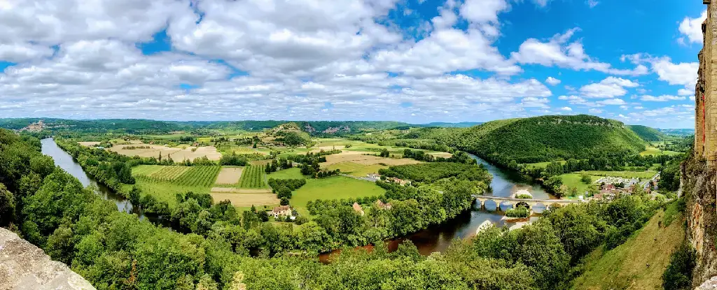 Cycling in Dordgone. View of the river « La Dordogne » from the castle of Castelnaud-la-chapelle -La Perle de Domme