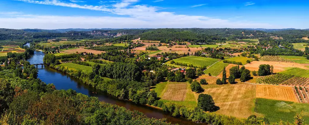 Cycling in Dordogne from Domme to Milande. La Perle de Domme