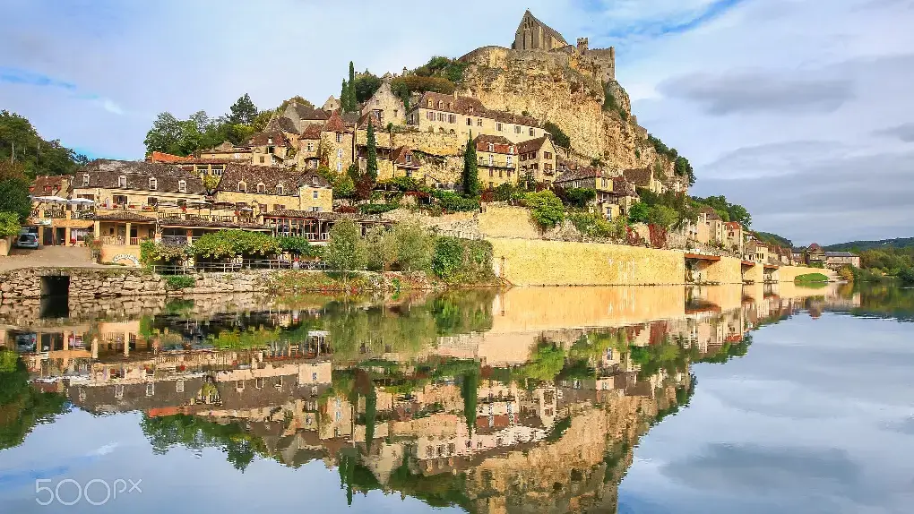 Beynac-et-Cazenac, France | Villages in the Dordogne | La Perle de Domme