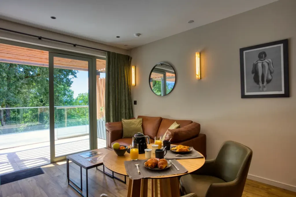 summer package in dordogne salle a manger