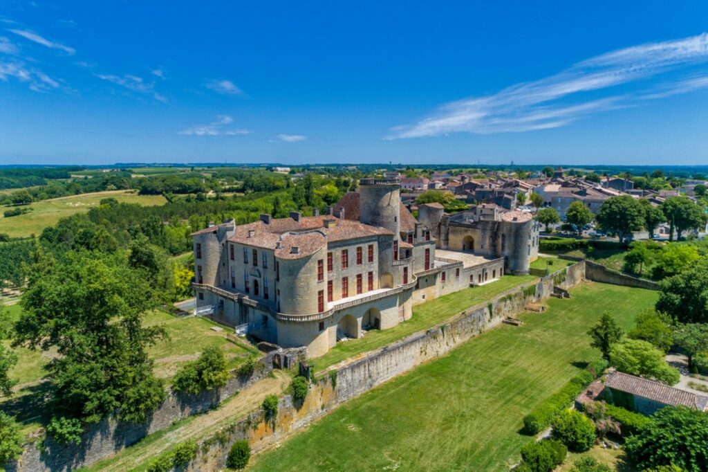 Chateau Duras vue Drone facade sudouest